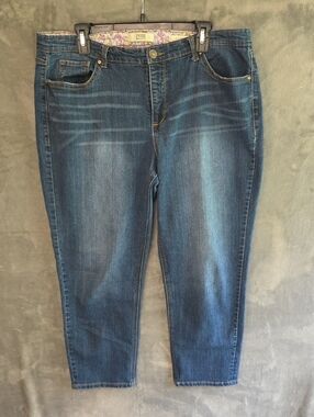 Vintage America Blue Cropped Boyfriend Jeans with Subtle Fade